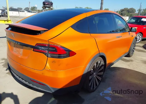 2018 Tesla Model X 100D/75D/P100D z USA, uszkodzony, nr VIN 5YJXCAE27JF101982